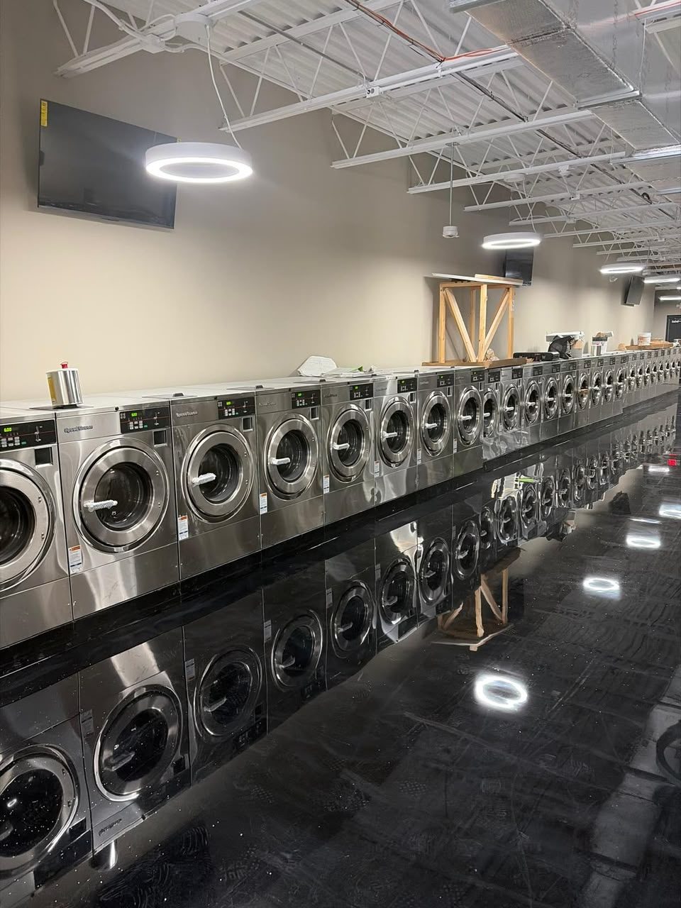 Inside Tamarac Laundromart